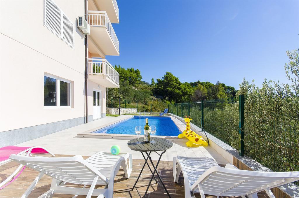 Apartments Seaview Tucepi Luaran gambar
